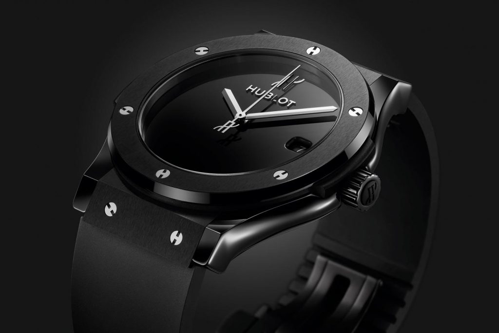 The black ceramic Hublot fake watches are cool and eye-catching.
